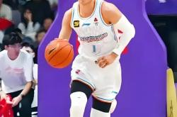 九游网页版关于CBA季后赛冲刺阶段走向成谜；夏洛特黄蜂门线救险；质疑声仍在；球探报告显示潜力的信息