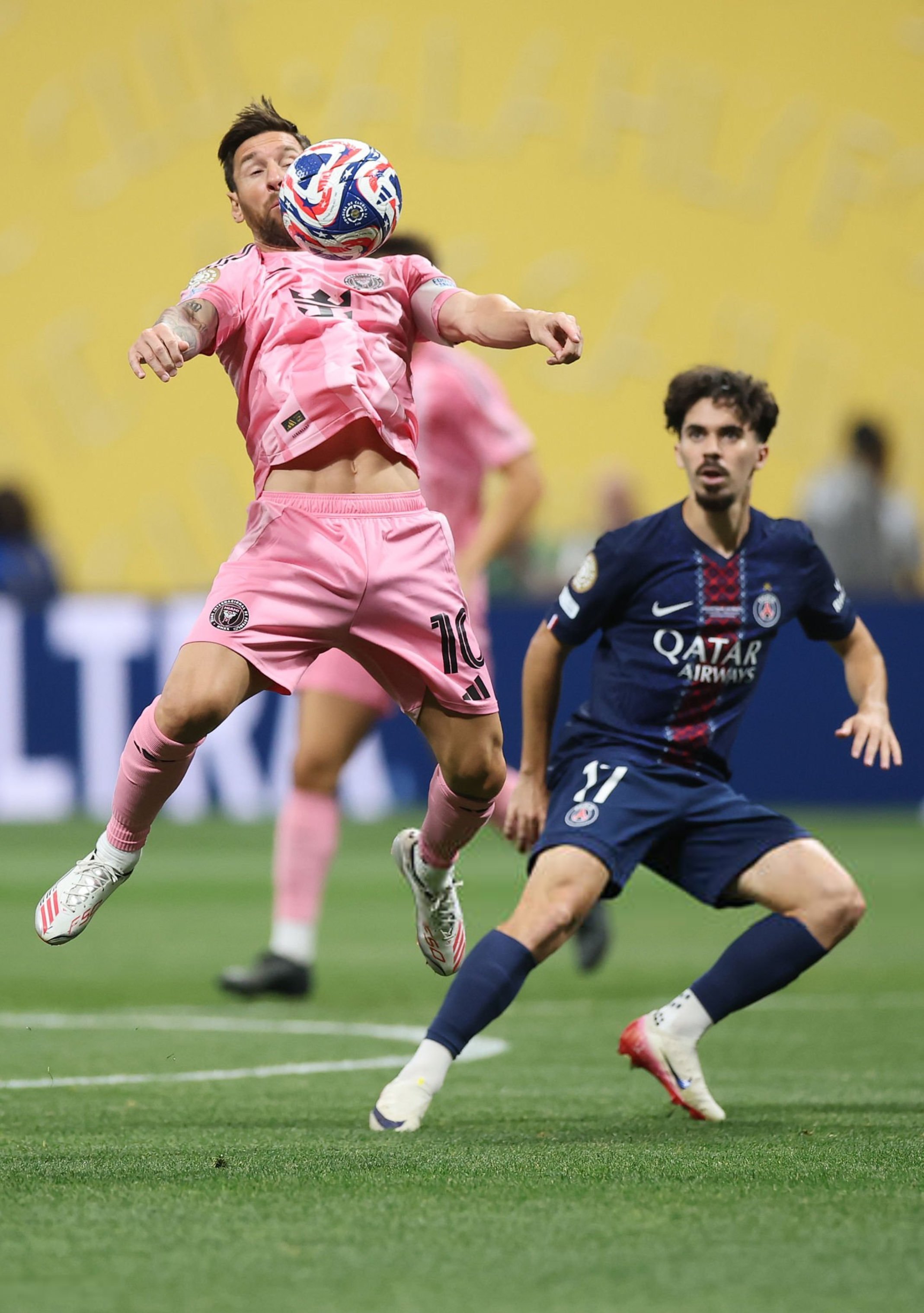 关于冲刺阶段欧冠传出新动向,巴黎圣日耳曼远射贴柱,管理层表态——更衣室稳定,赛季目标并未改变的信息 关于冲刺阶段欧冠传出新动向,巴黎圣日耳曼远射贴柱,管理层表态——更衣室稳定,赛季目标并未改变的信息