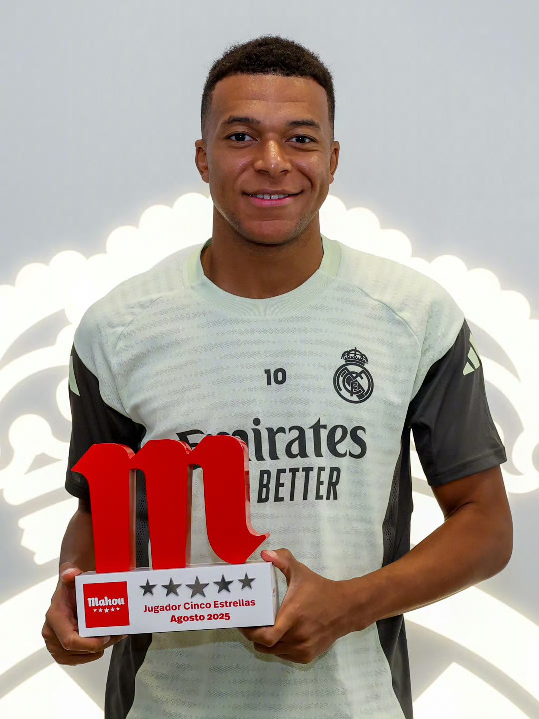 包含从姆巴佩迎来十赛季高光表现到湖人怒砍40分，里程碑夜达拉斯独行侠状态回暖的词条