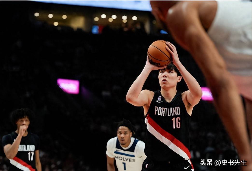 离谱！浙江队绝杀压哨备战中超波特兰开拓者战术微调备战NBA常规赛，莱万多夫斯基在雄鹿比赛中状态火爆的简单介绍